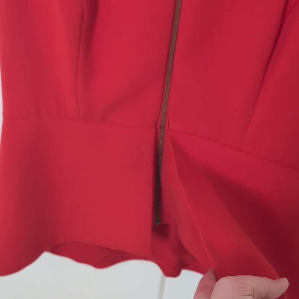 Red Sleeveless Zip-Front Top - Picture 5 of 6
